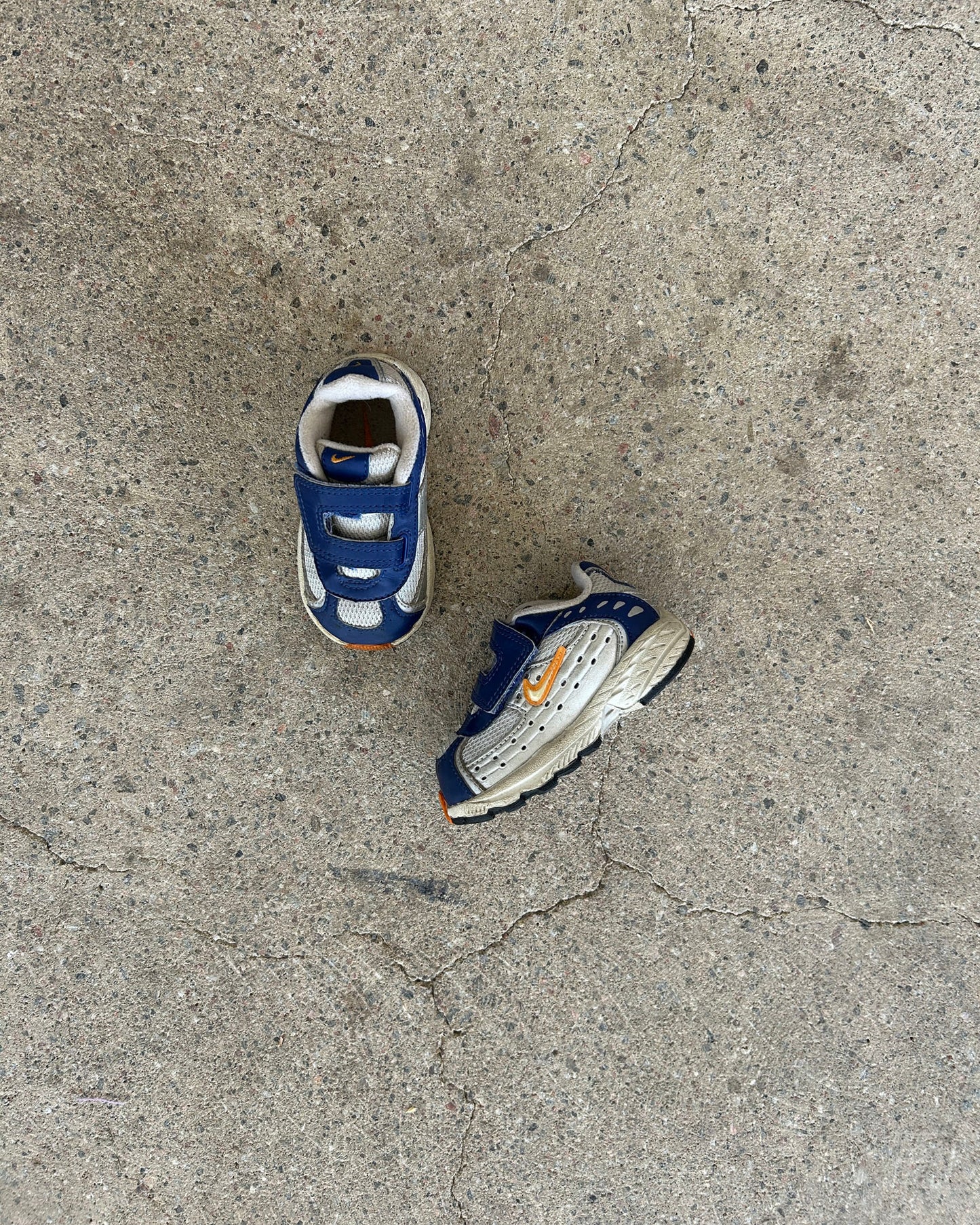 nike low top sneakers