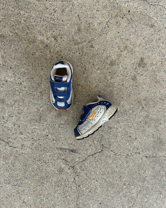 nike low top sneakers