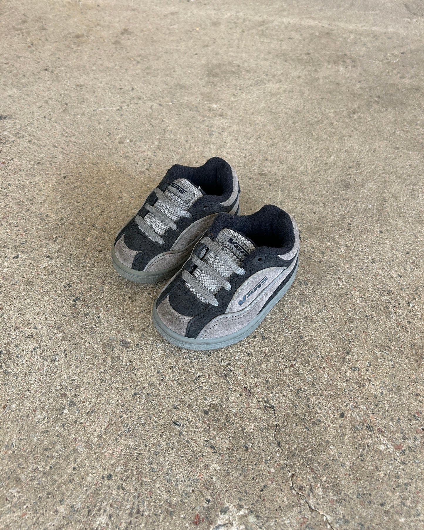 vans prone 90's skate shoes