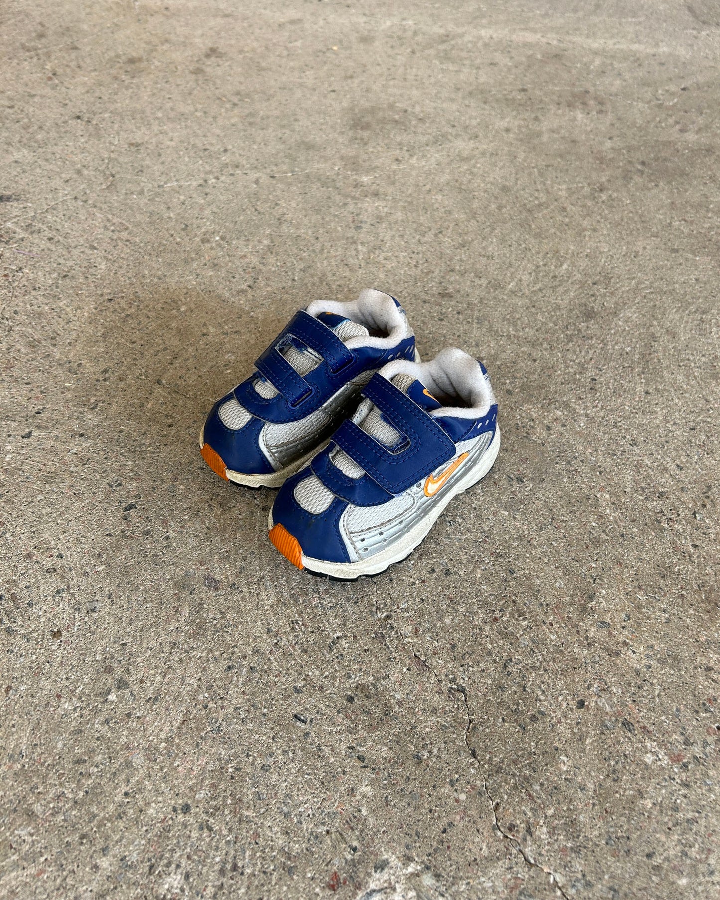 nike low top sneakers